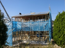 大崎市の新築工事。外断熱で屋根工事中です。